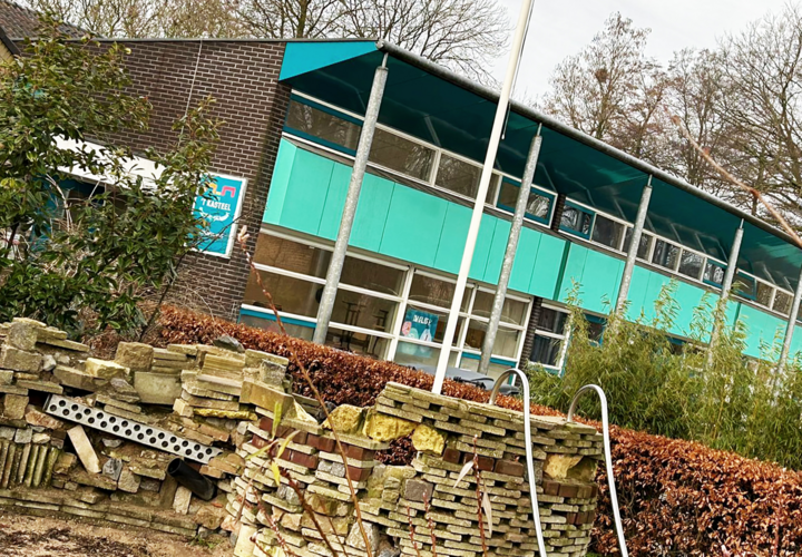 Ingang Kasteel schuin zoom 2024